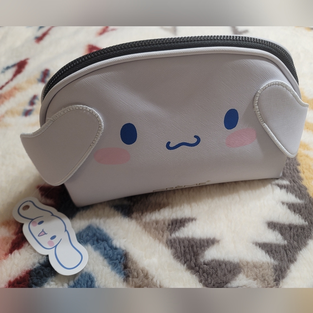 NWT Limited Edition Creme Shop x Sanrio Cinnamoroll Make Up Bag…